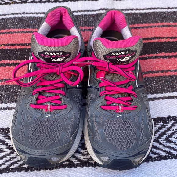 Brooks Ravenna Foot Balance Running Sneakers EUC - Picture 2 of 5